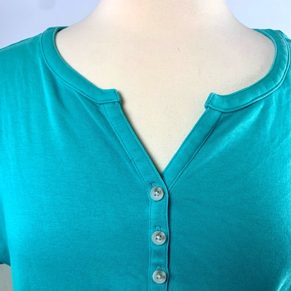 LL Bean ladies T-shirt Teal Blue Easy to wear 100% cotton 3 button plaque - Picture 2 of 5